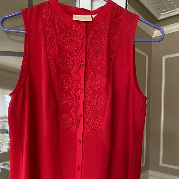 Red sleeveless blouse - Picture 2 of 3